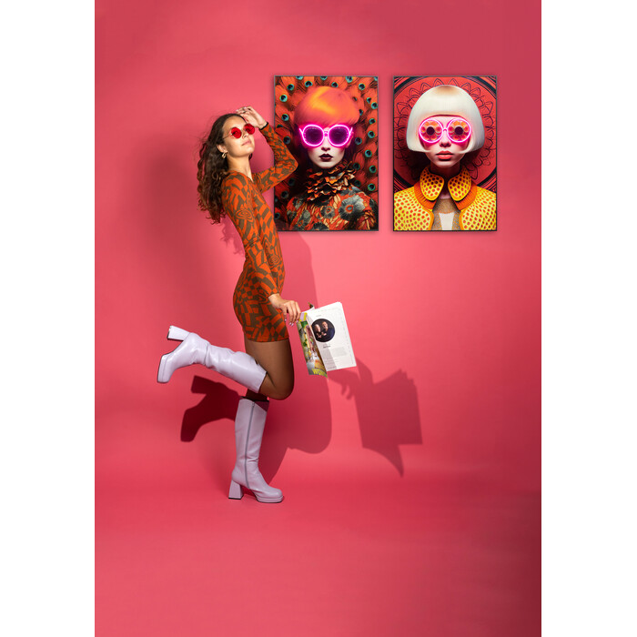 [57829] Cuadro enmarcado LED Fancy Red Lady 55x75cm - 2